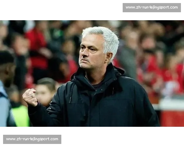 曼联名宿保罗 - 因斯醉驾揽胜撞隔离带：昔日铁血队长沦为酒驾反面教材